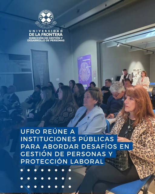 Personas en un encuentro de gestión y protección laboral